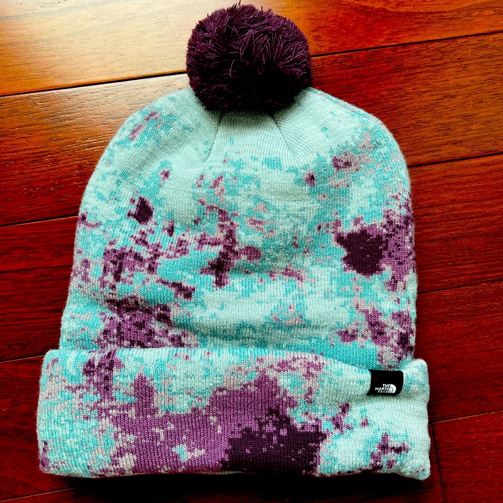 The North Face Ski Tuke Pom Beanie, blackberry wine spray, purple and blue